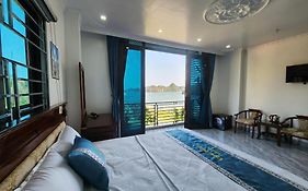 Sunrise Ocean Hotel & Rooftop Bar